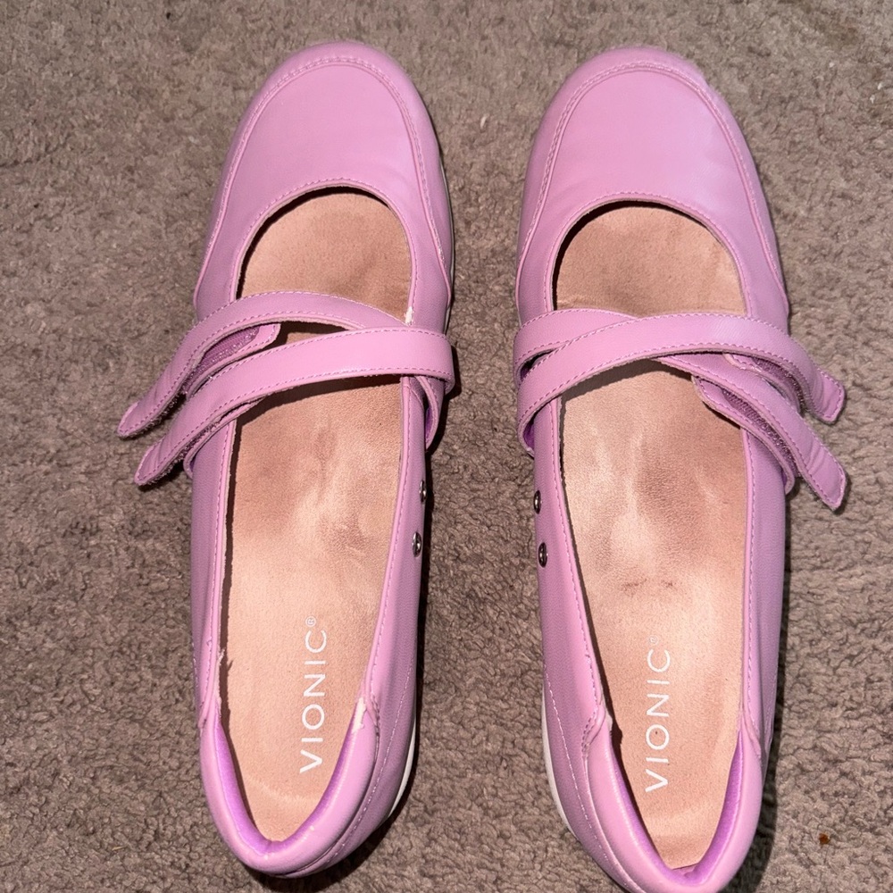 Vionic Cala Adjustable Mary Jane Sneakers . Size 11